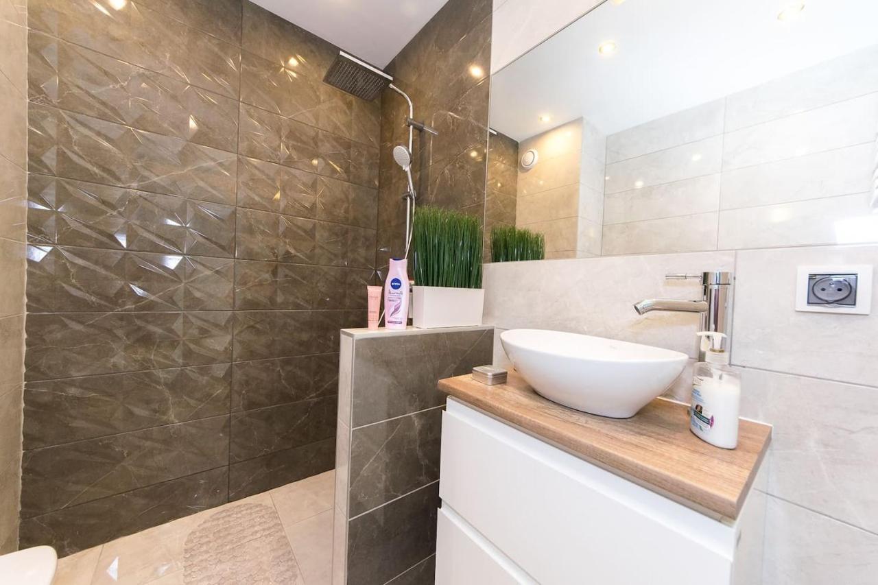 Апартаменти Cosy Studio With Private Garage P4You Pl Краків Екстер'єр фото